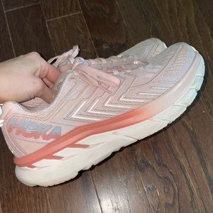 HOKA Clifton pink limited edition